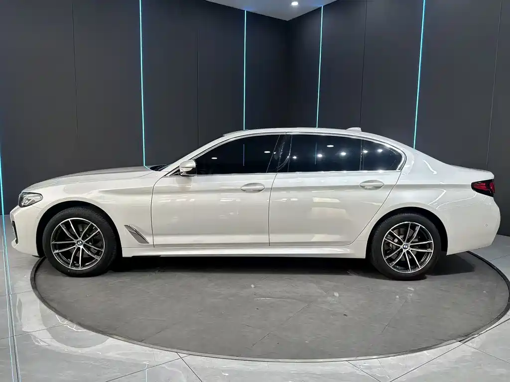BMW 5 Series — фото 4
