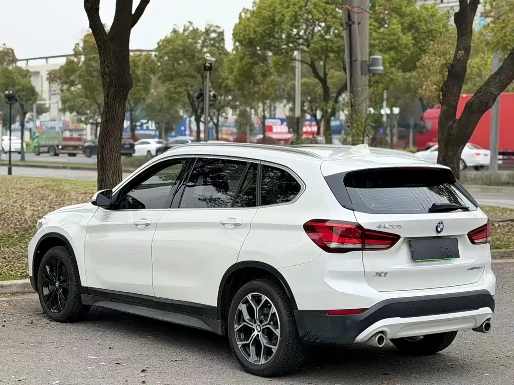 BMW X1 — фото 9