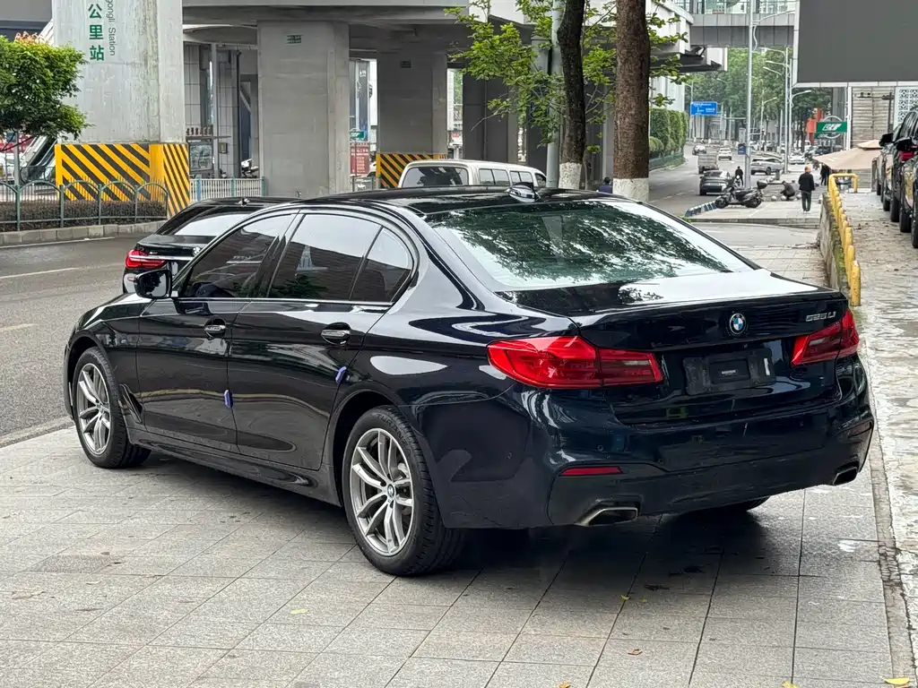 BMW 5 Series — фото 17