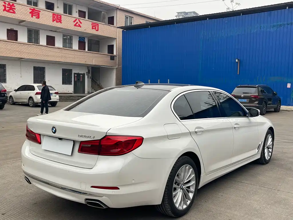 BMW 5 Series — фото 5