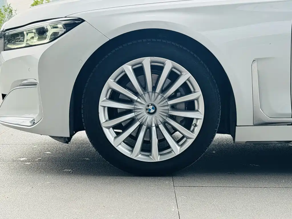 BMW 7 Series — фото 11