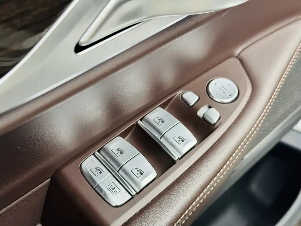 BMW 7 Series — фото 17