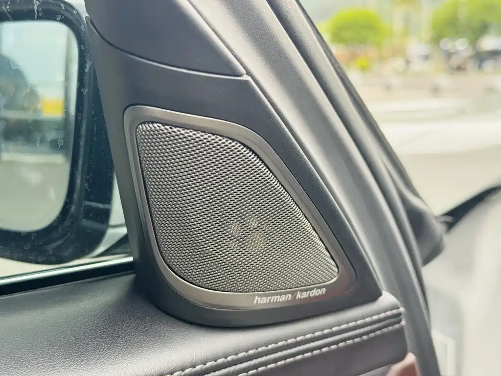 BMW 7 Series — фото 18
