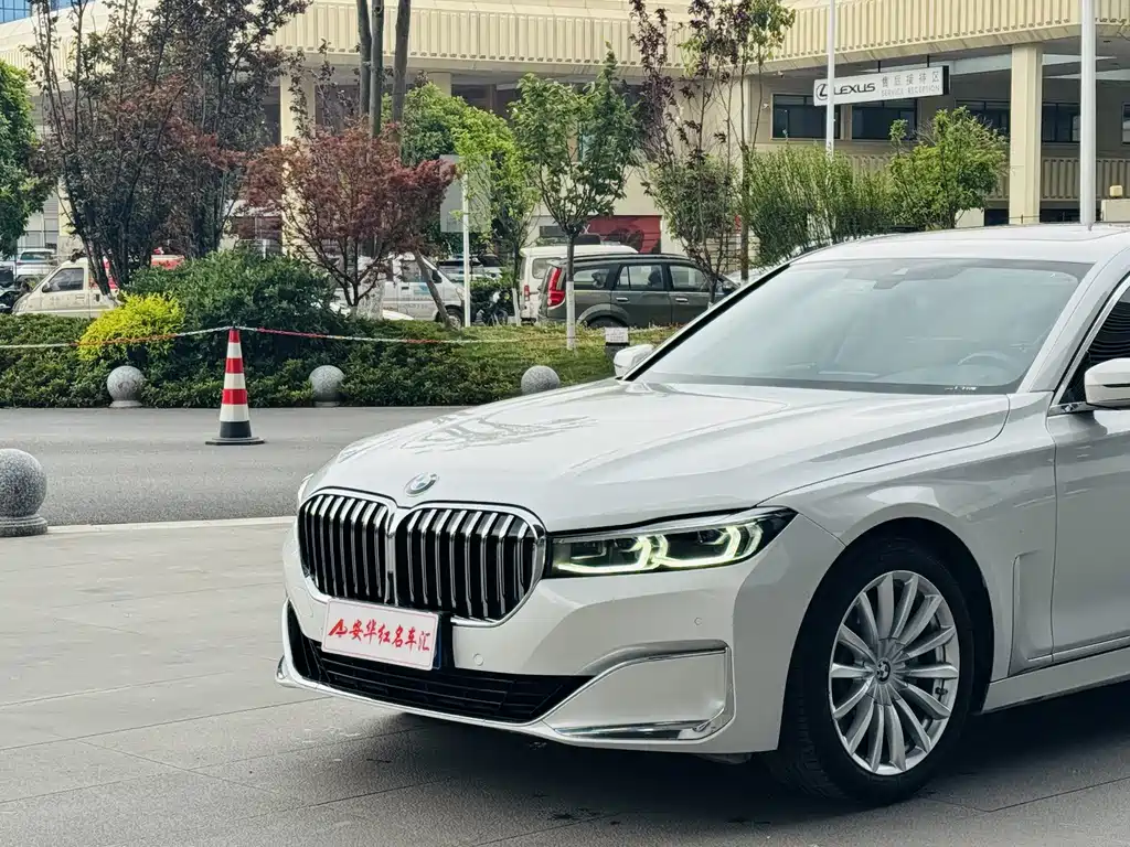 BMW 7 Series — фото 6