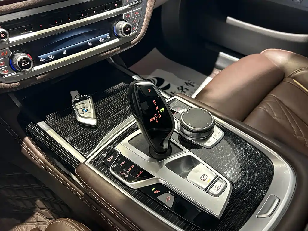 BMW 7 Series — фото 14