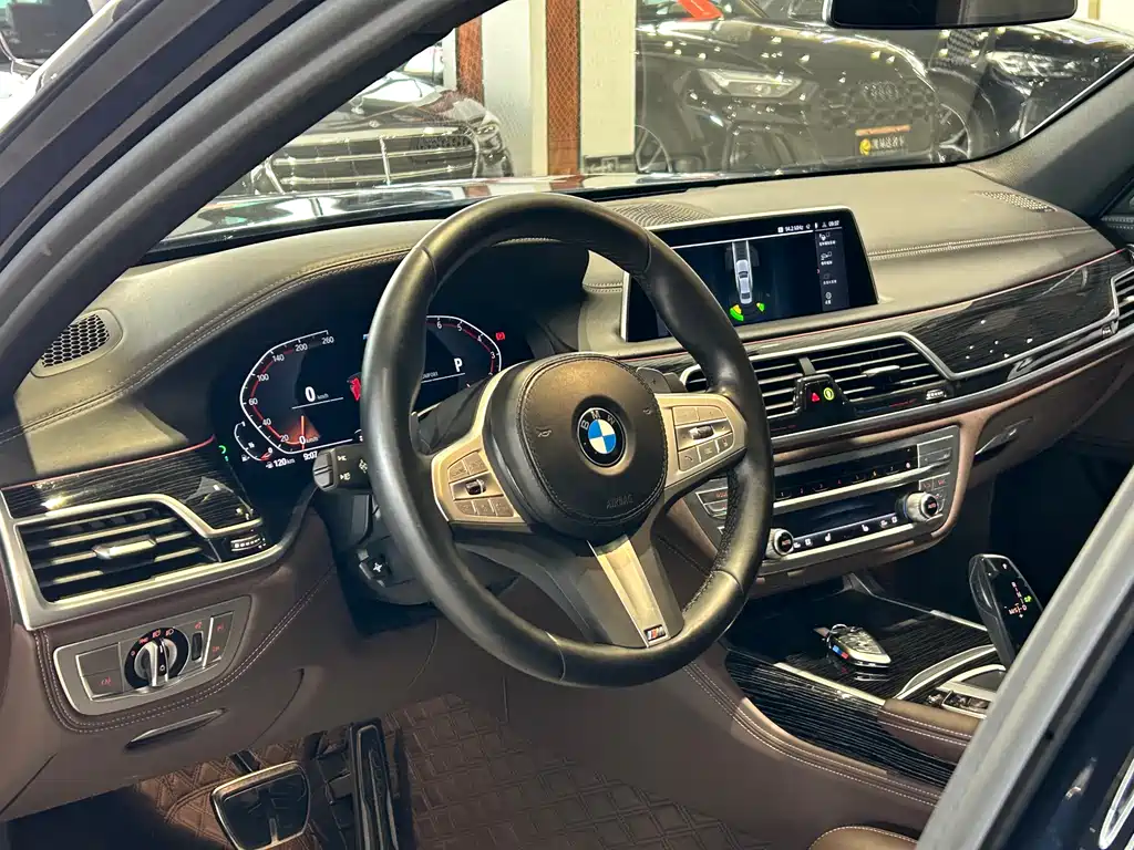 BMW 7 Series — фото 3