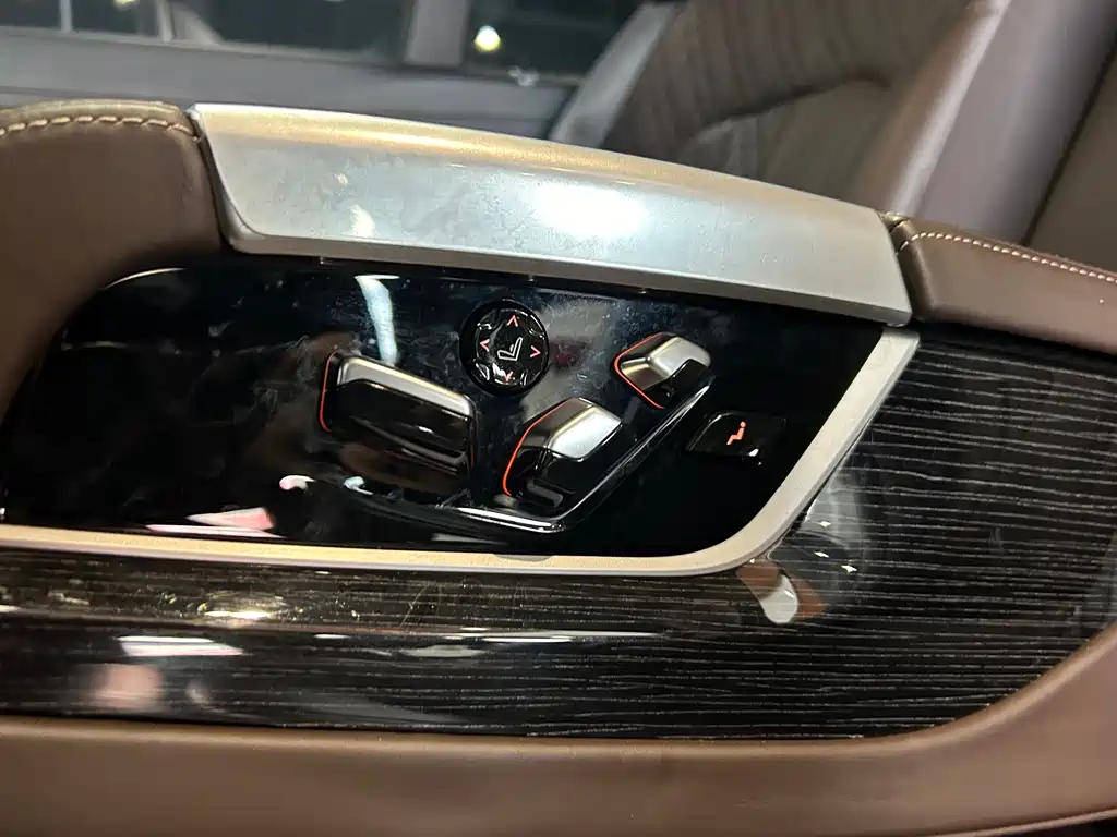 BMW 7 Series — фото 22