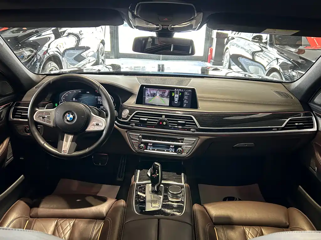 BMW 7 Series — фото 25