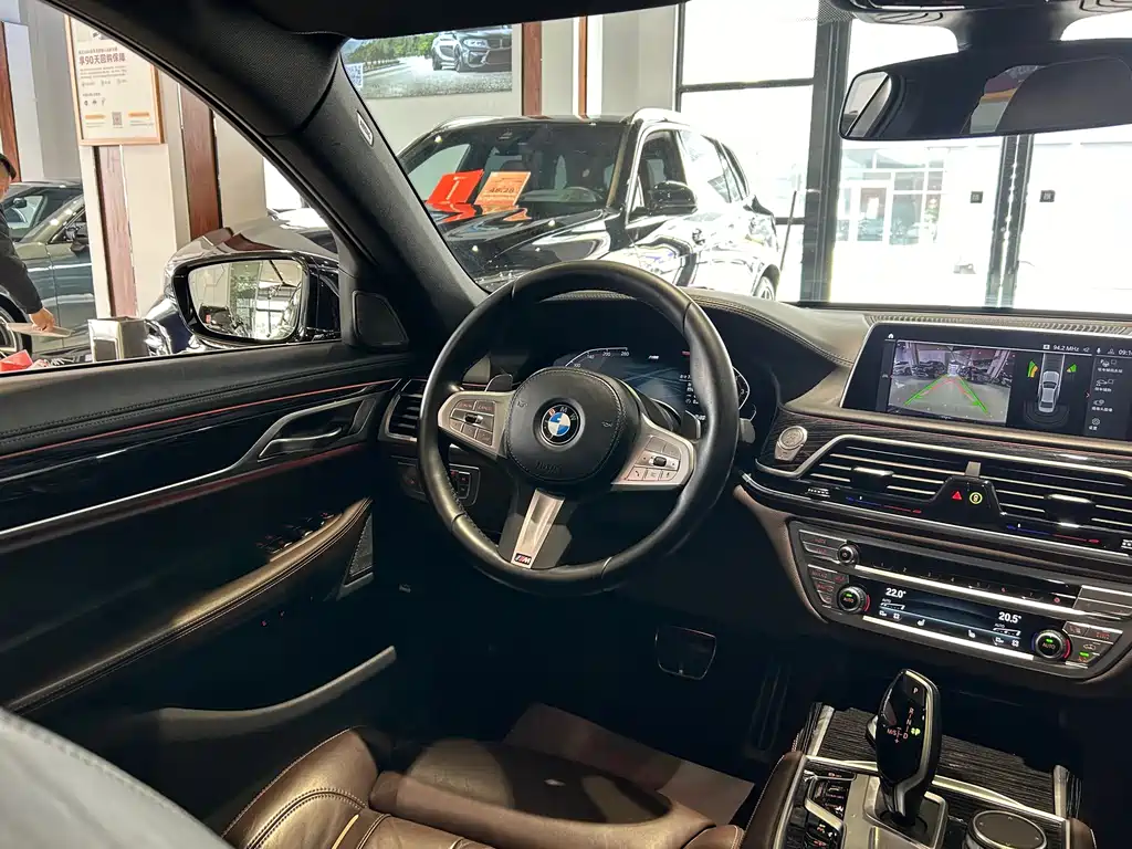 BMW 7 Series — фото 26