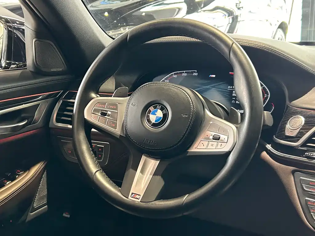 BMW 7 Series — фото 27