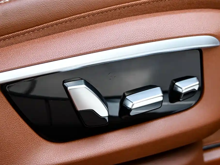 BMW 7 Series — фото 33