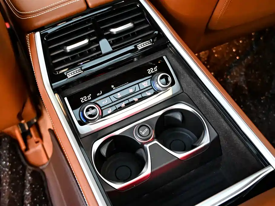 BMW 7 Series — фото 40