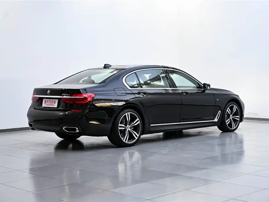 BMW 7 Series — фото 6