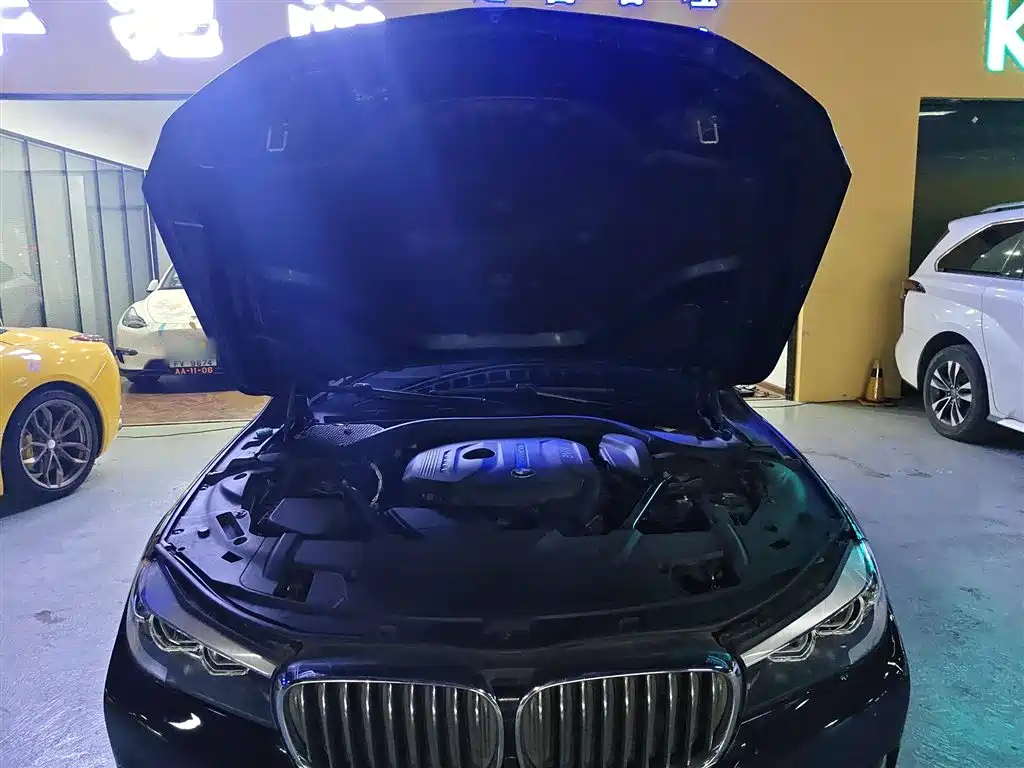 BMW 7 Series — фото 11