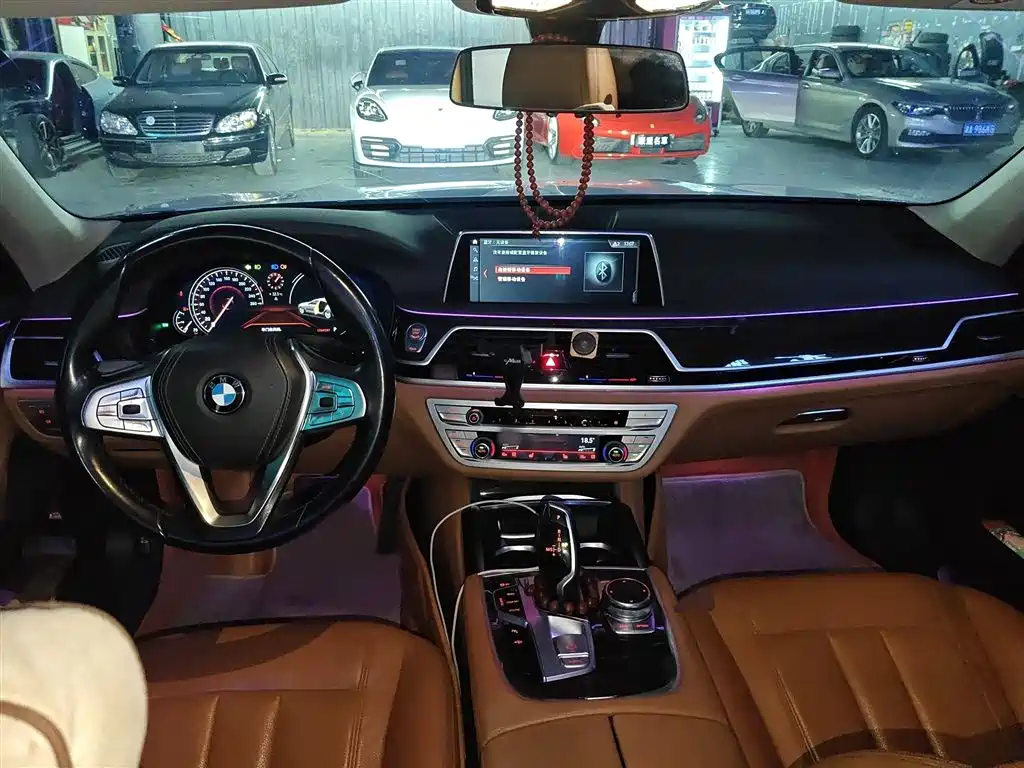 BMW 7 Series — фото 13