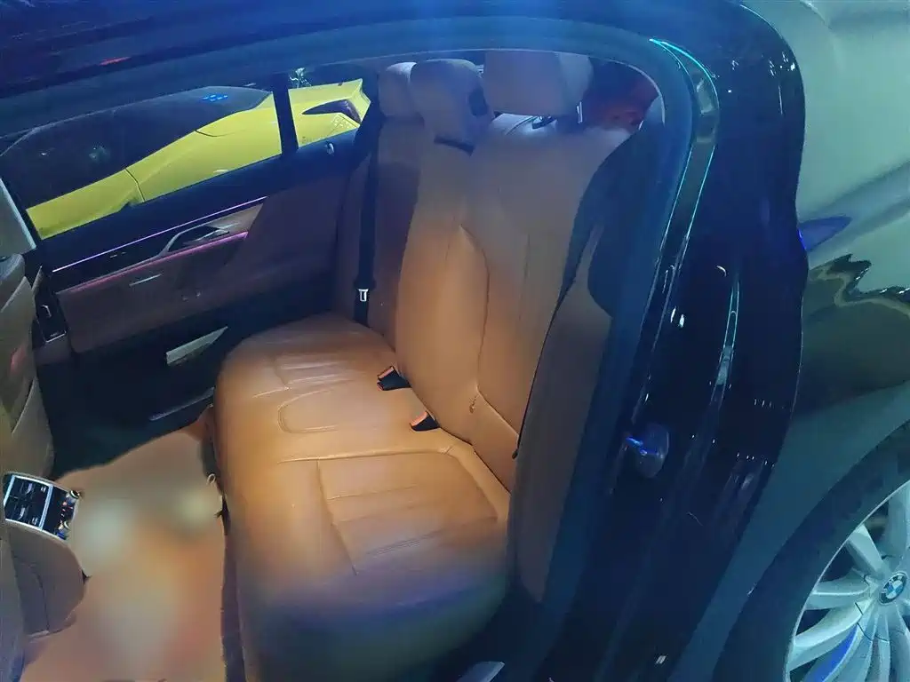 BMW 7 Series — фото 15