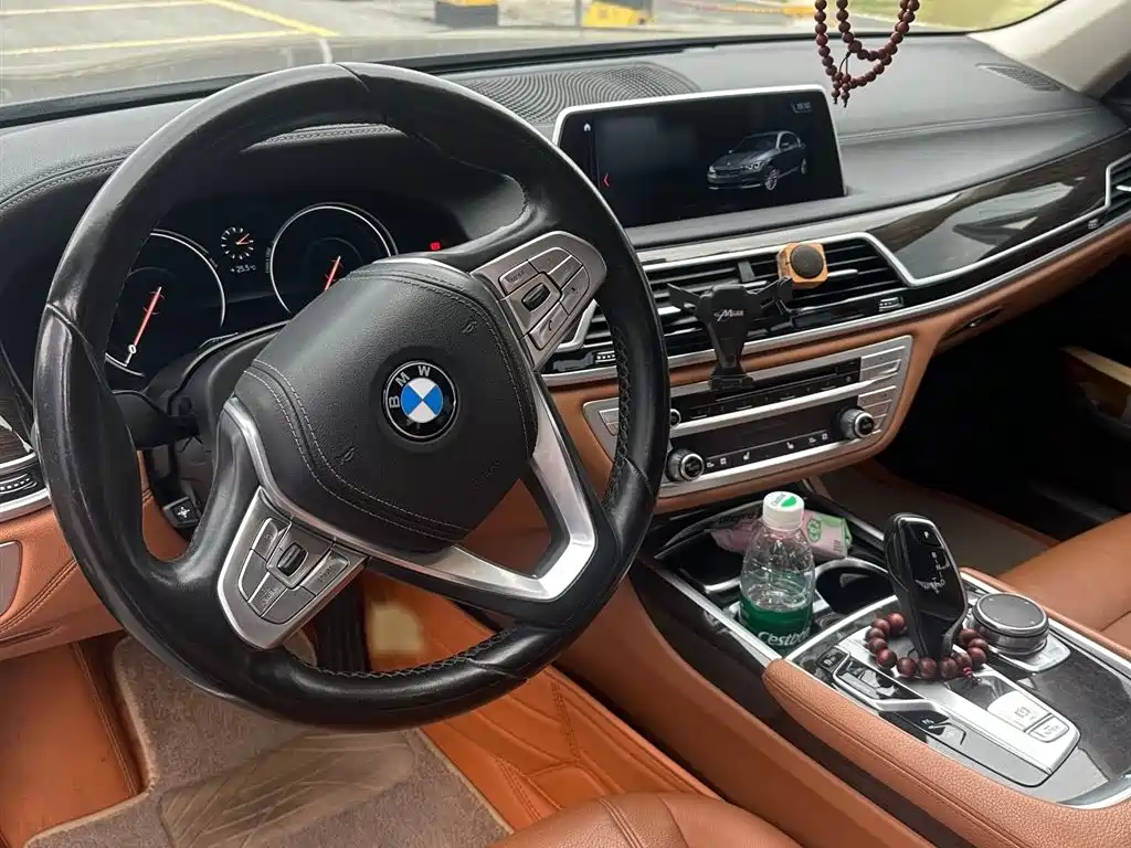 BMW 7 Series — фото 17