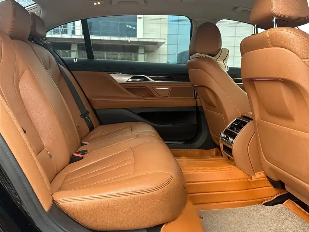BMW 7 Series — фото 19