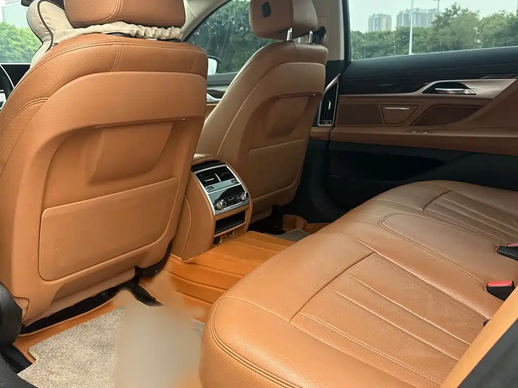 BMW 7 Series — фото 20
