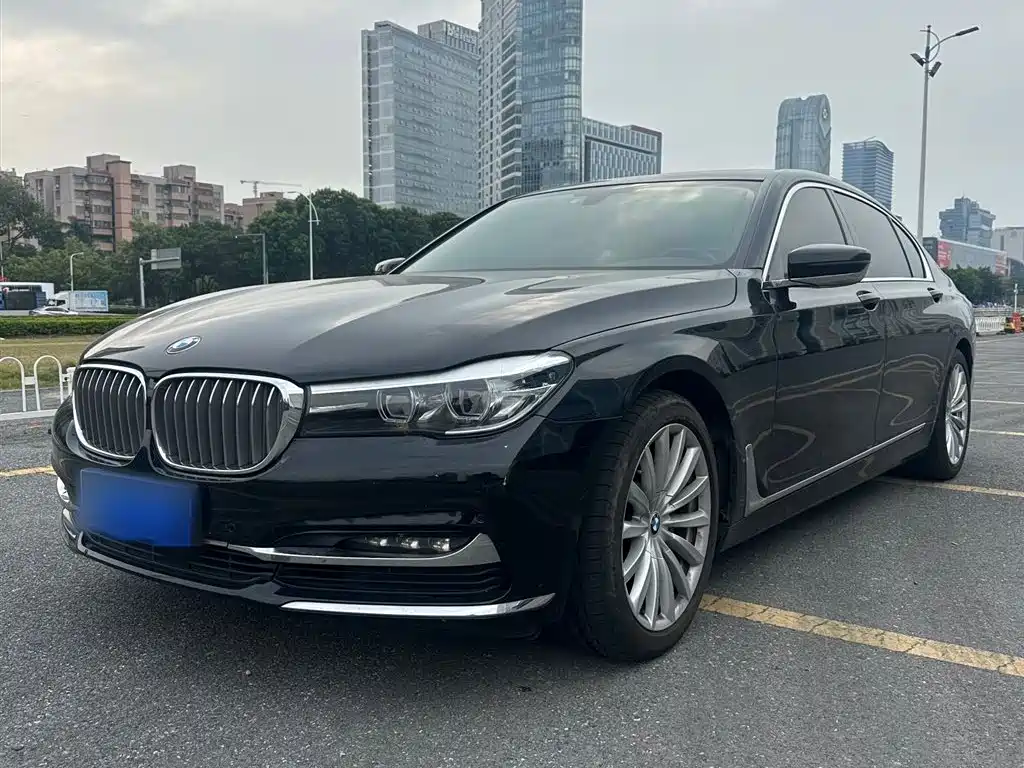 BMW 7 Series — фото 28