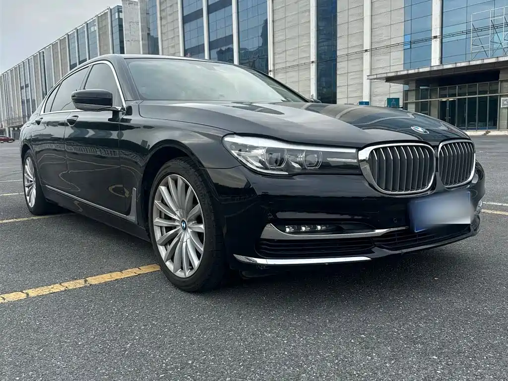 BMW 7 Series — фото 30