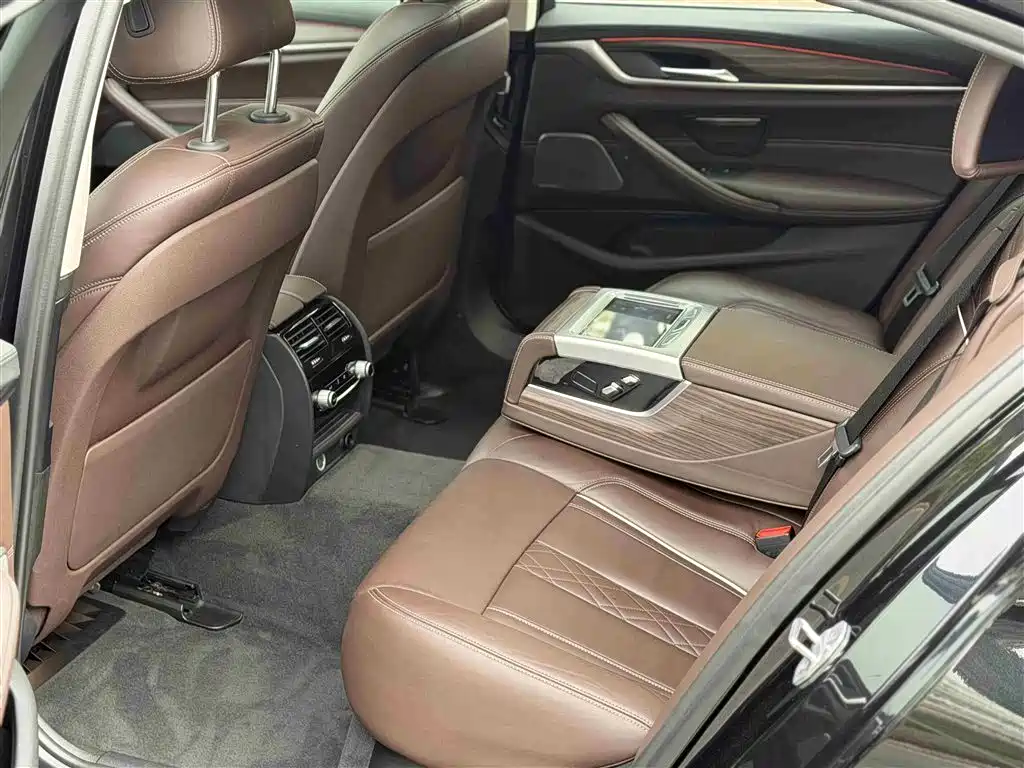 BMW 5 Series — фото 10