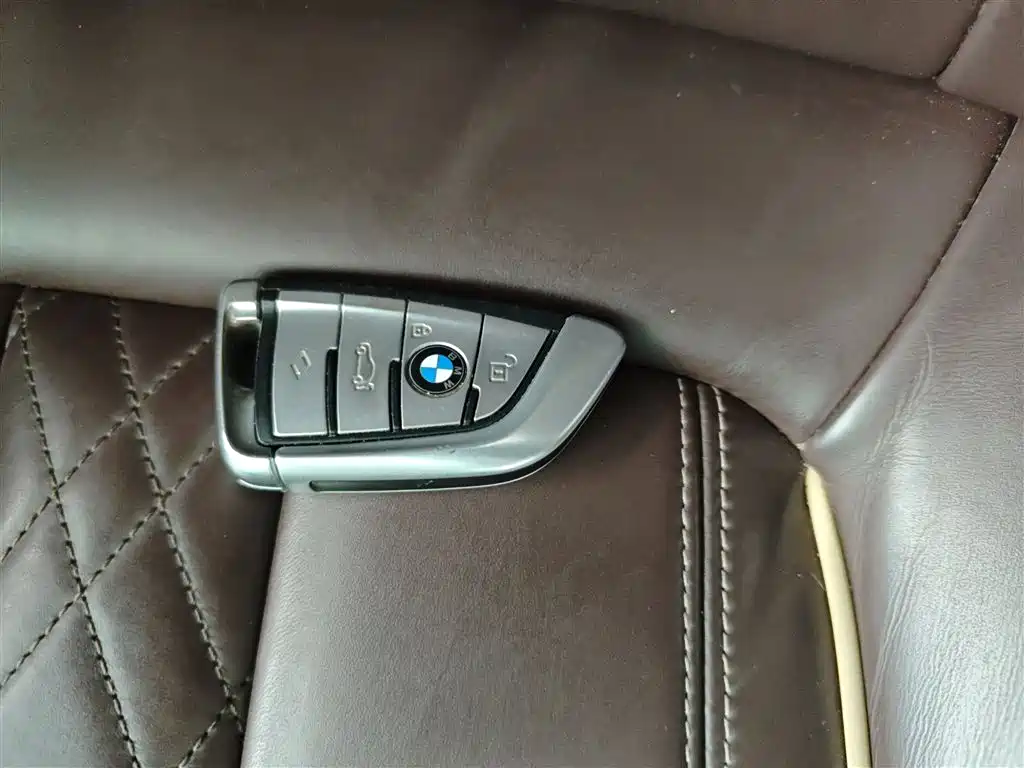 BMW 5 Series — фото 11