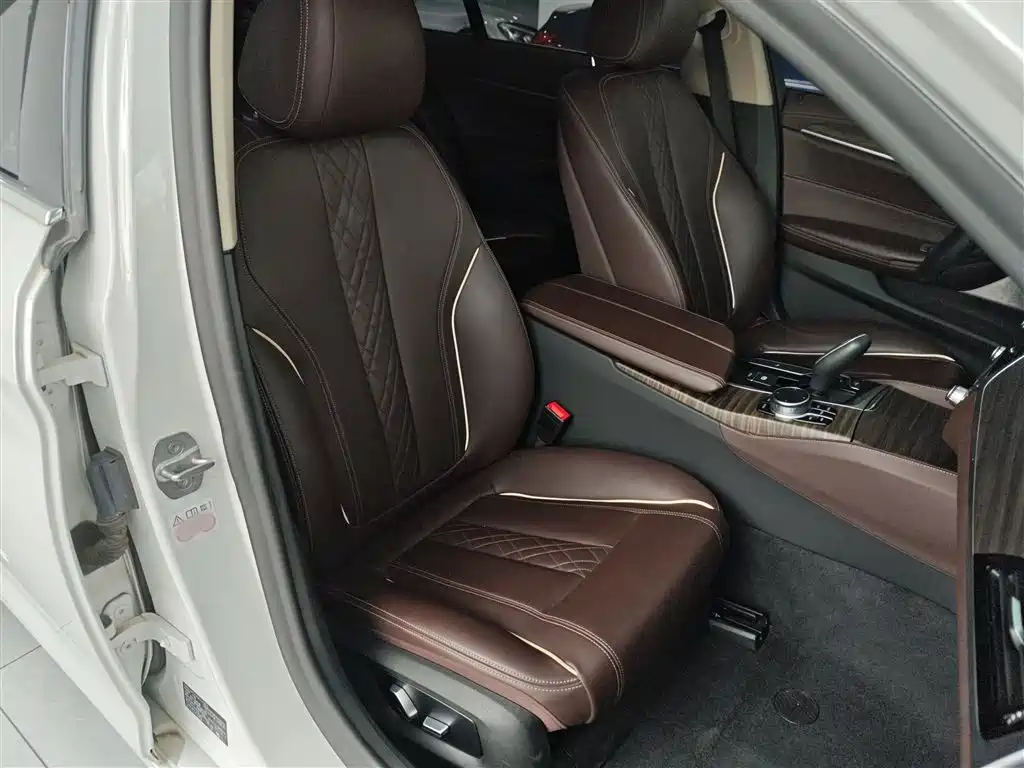 BMW 5 Series — фото 17