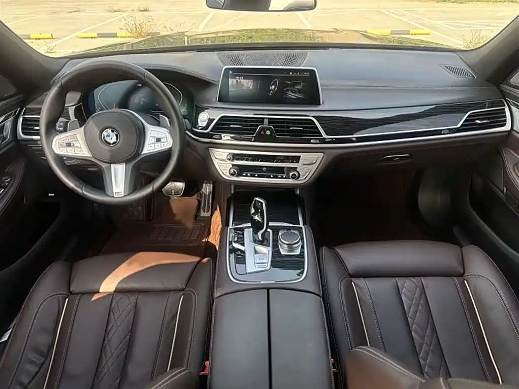 BMW 7 Series — фото 8