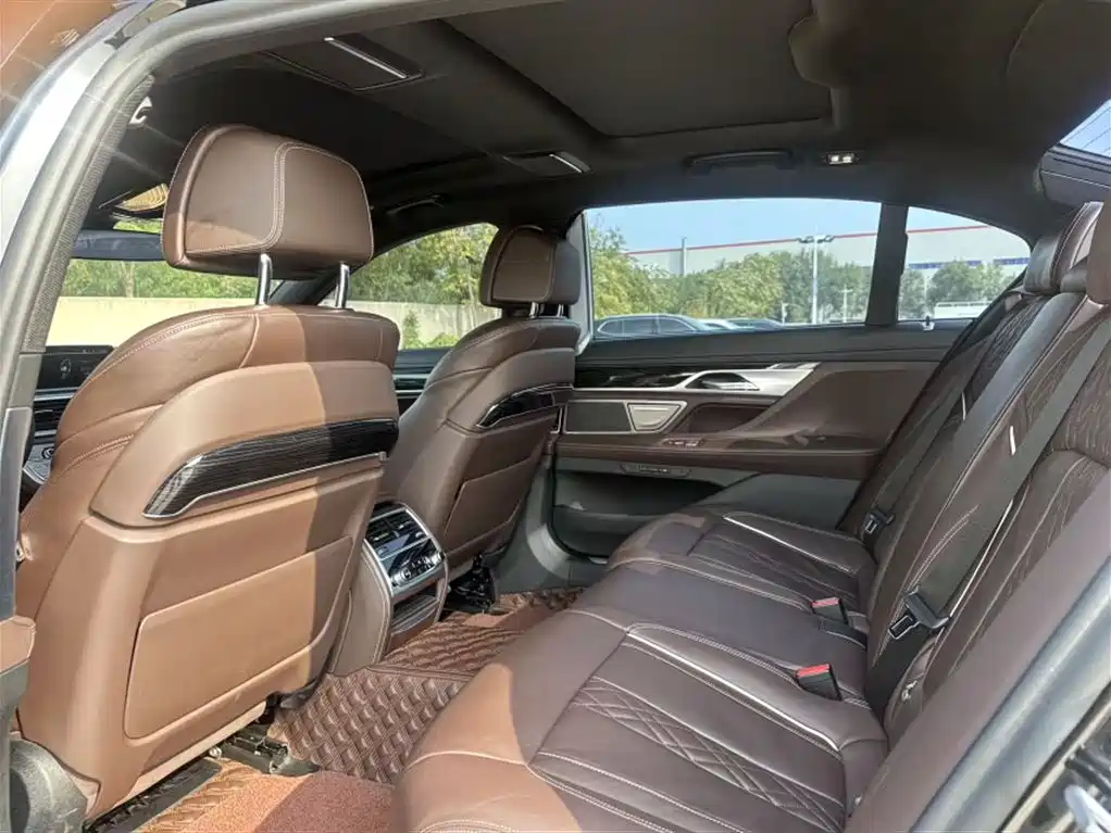 BMW 7 Series — фото 10