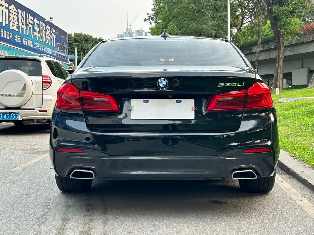 BMW 5 Series — фото 4