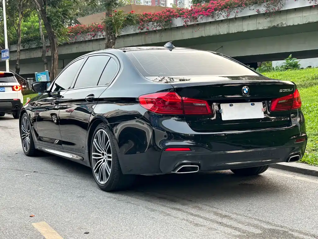 BMW 5 Series — фото 5