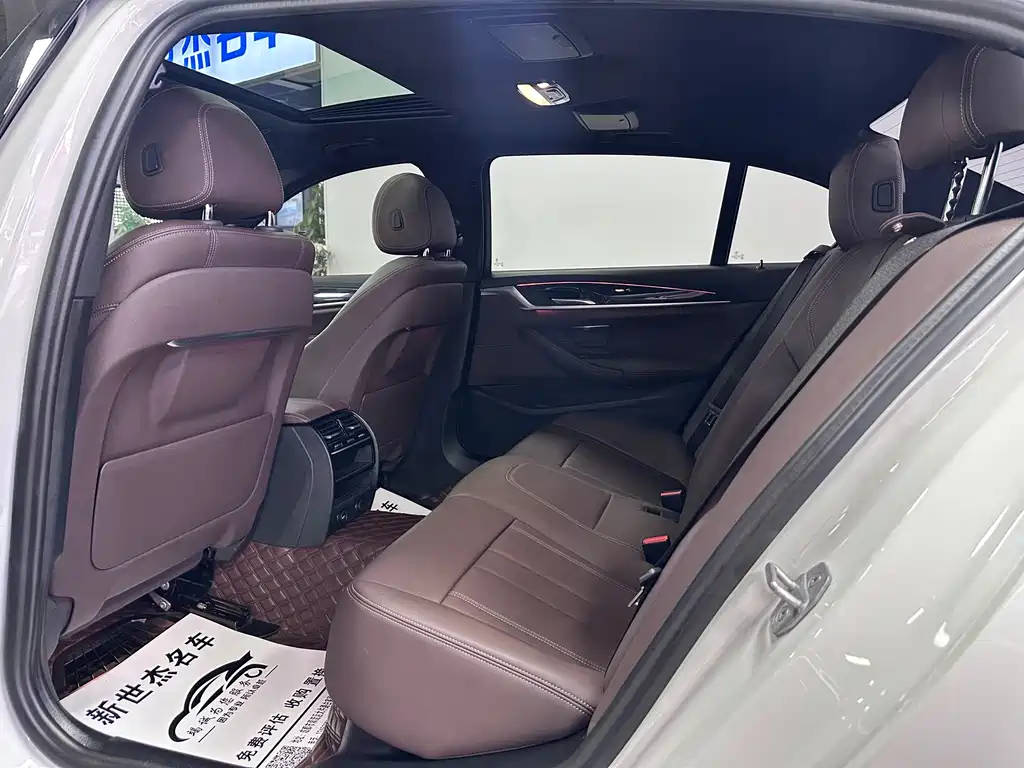 BMW 5 Series — фото 8