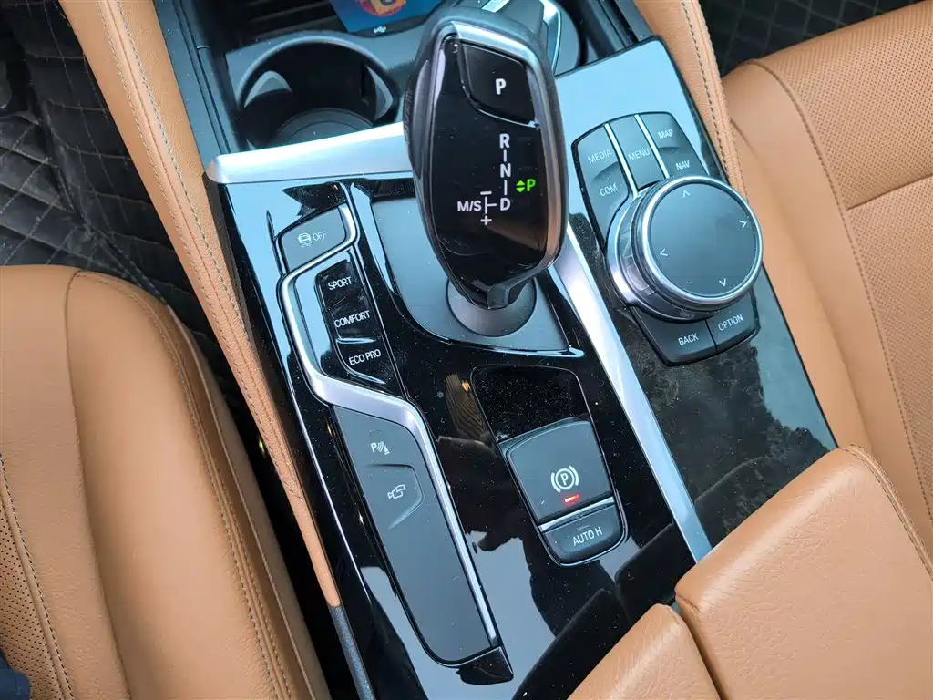 BMW 5 Series — фото 10