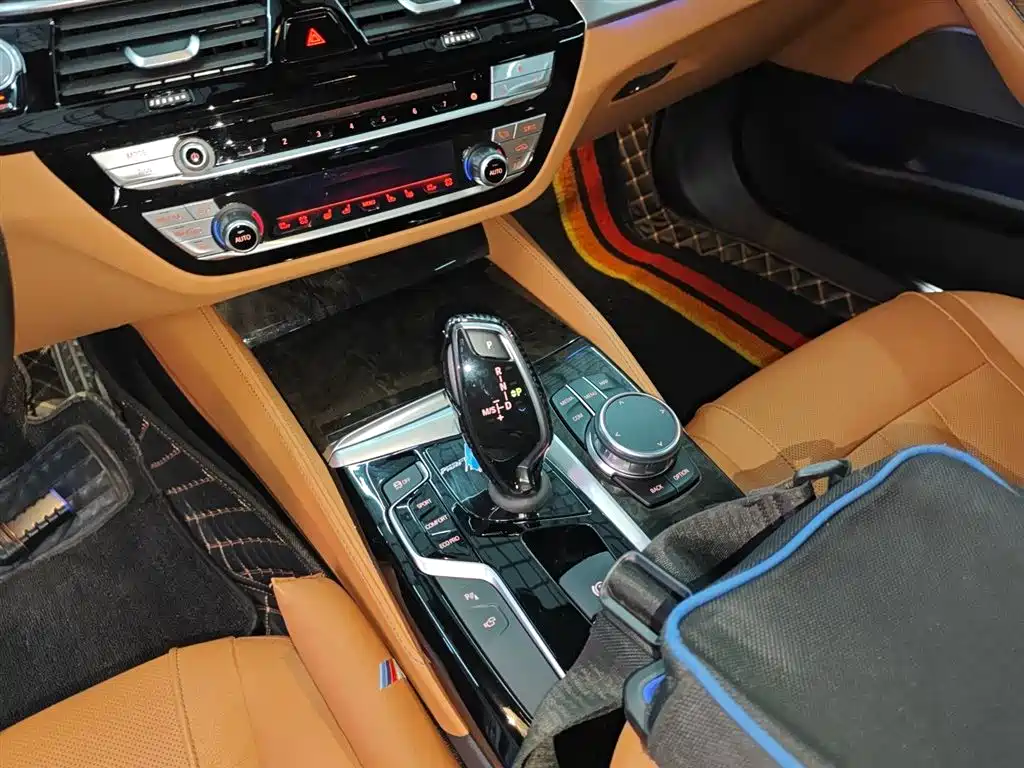 BMW 5 Series — фото 14