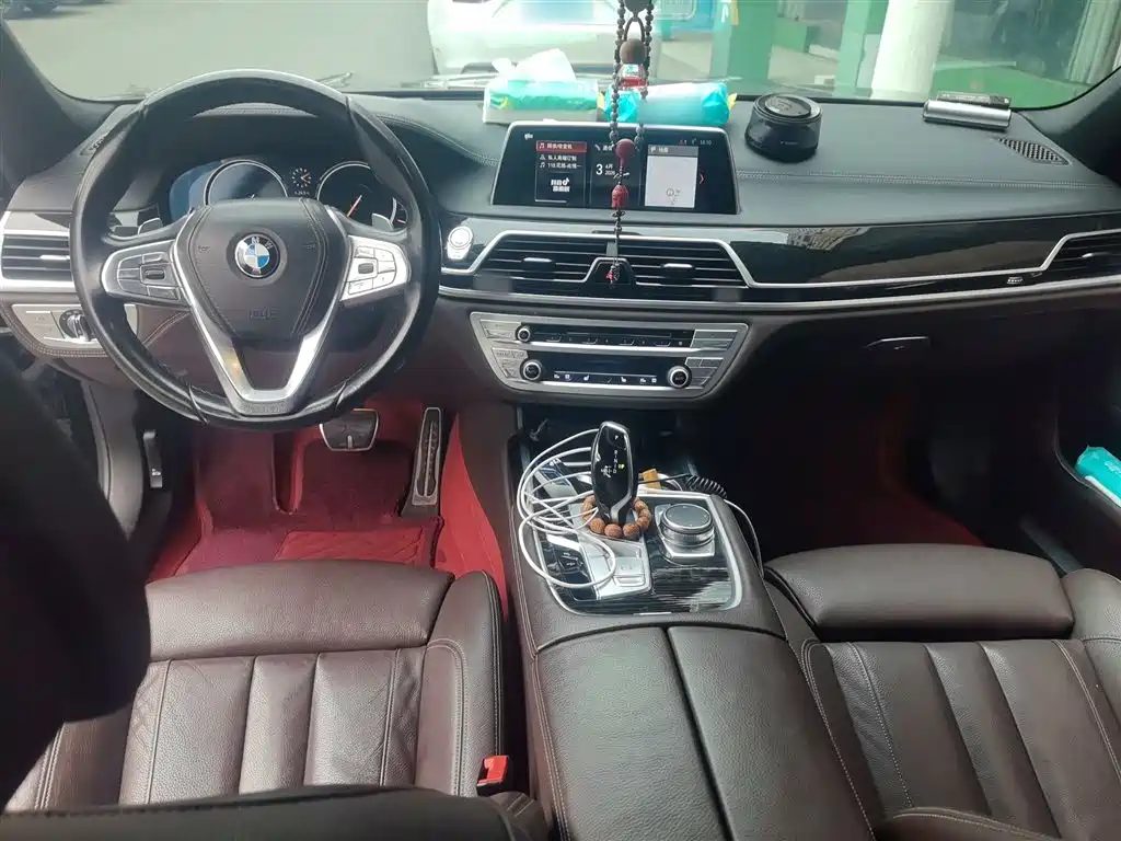 BMW 7 Series — фото 10