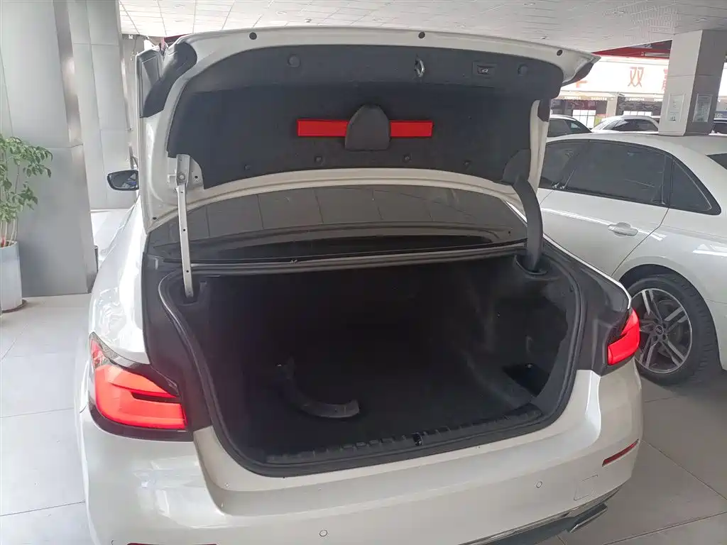 BMW 5 Series — фото 17