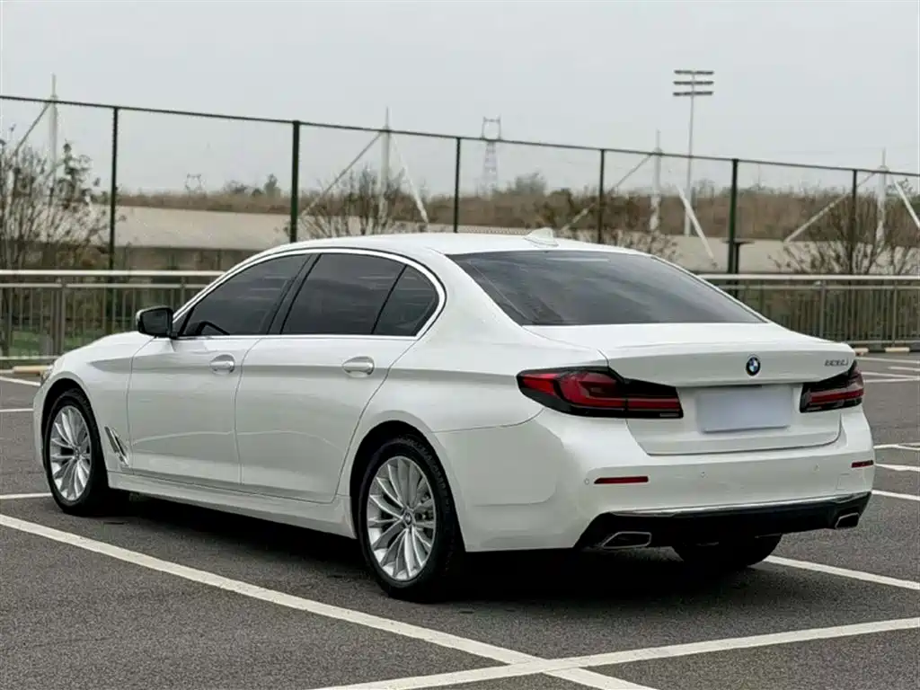 BMW 5 Series — фото 9