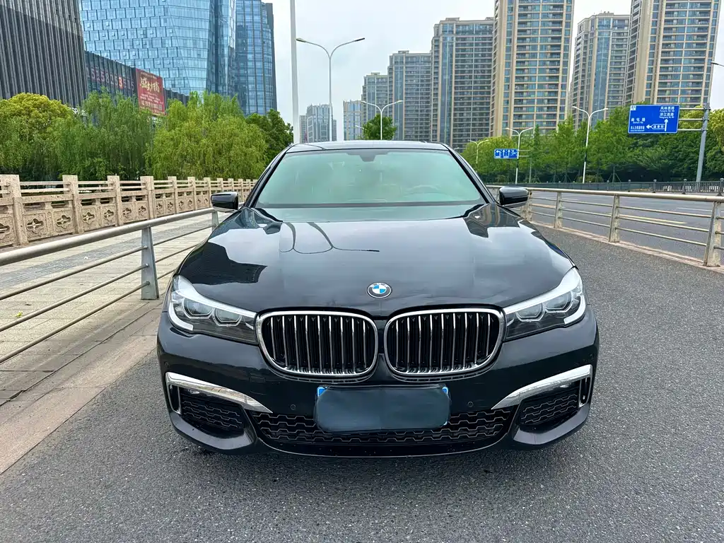 BMW 7 Series — фото 2