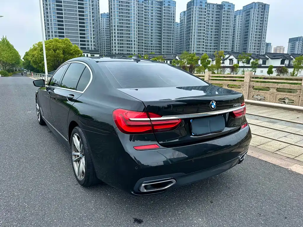 BMW 7 Series — фото 9