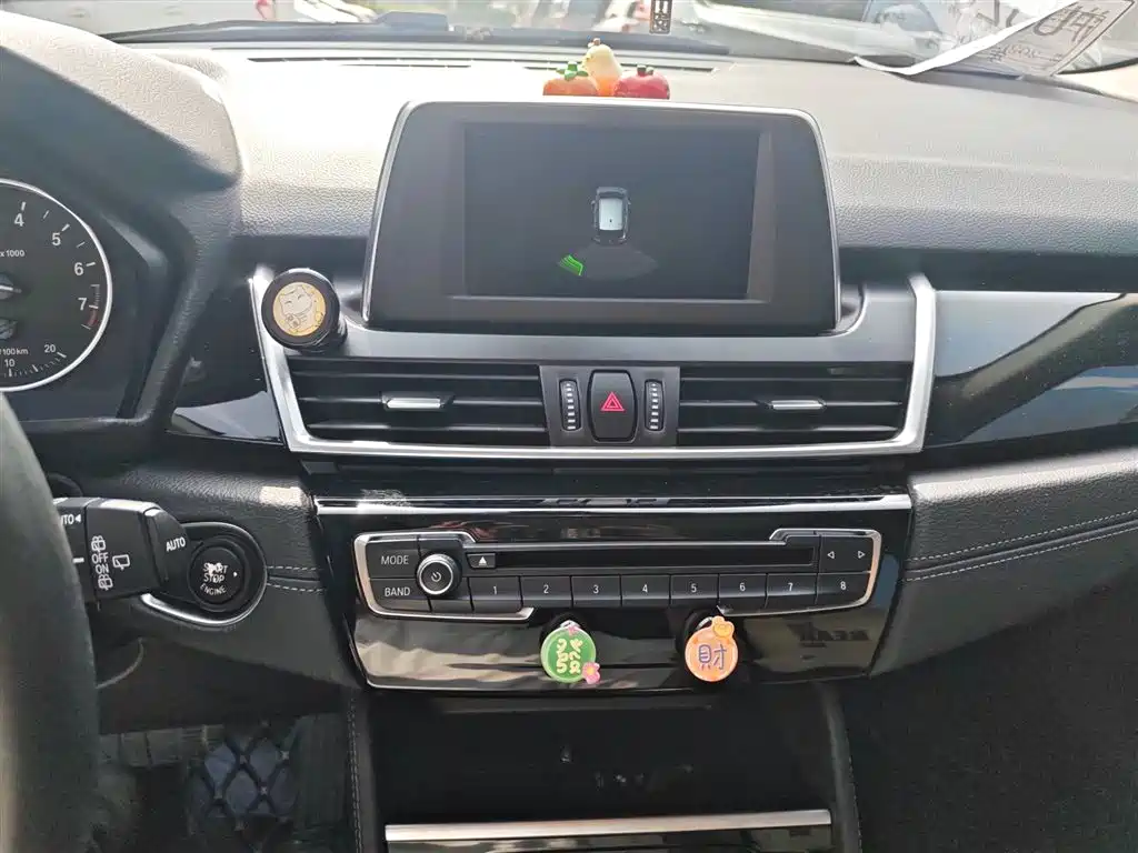 BMW 2 Series Active Tourer — фото 9