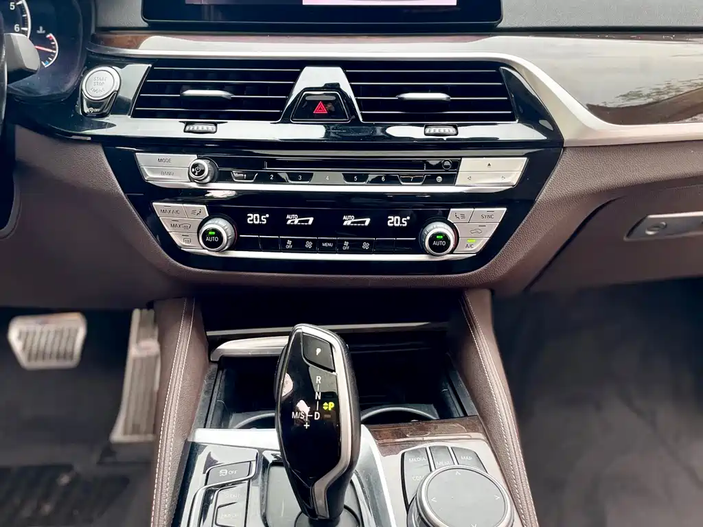 BMW 5 Series — фото 33