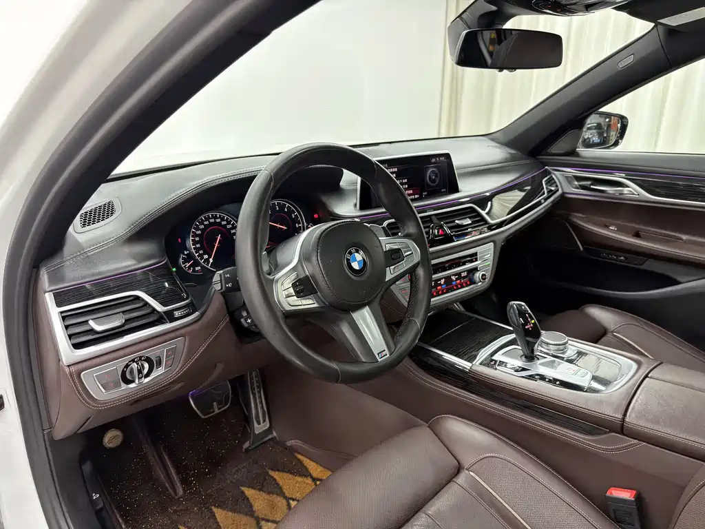 BMW 7 Series — фото 10