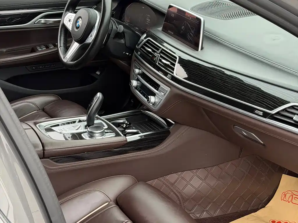 BMW 7 Series — фото 9