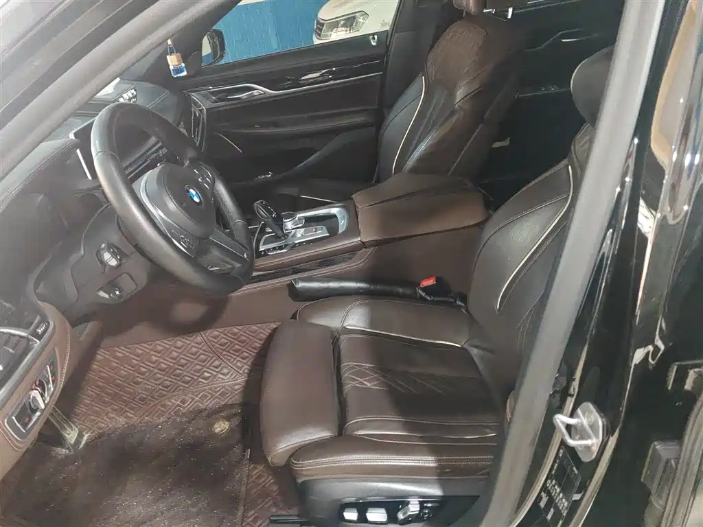BMW 7 Series — фото 11