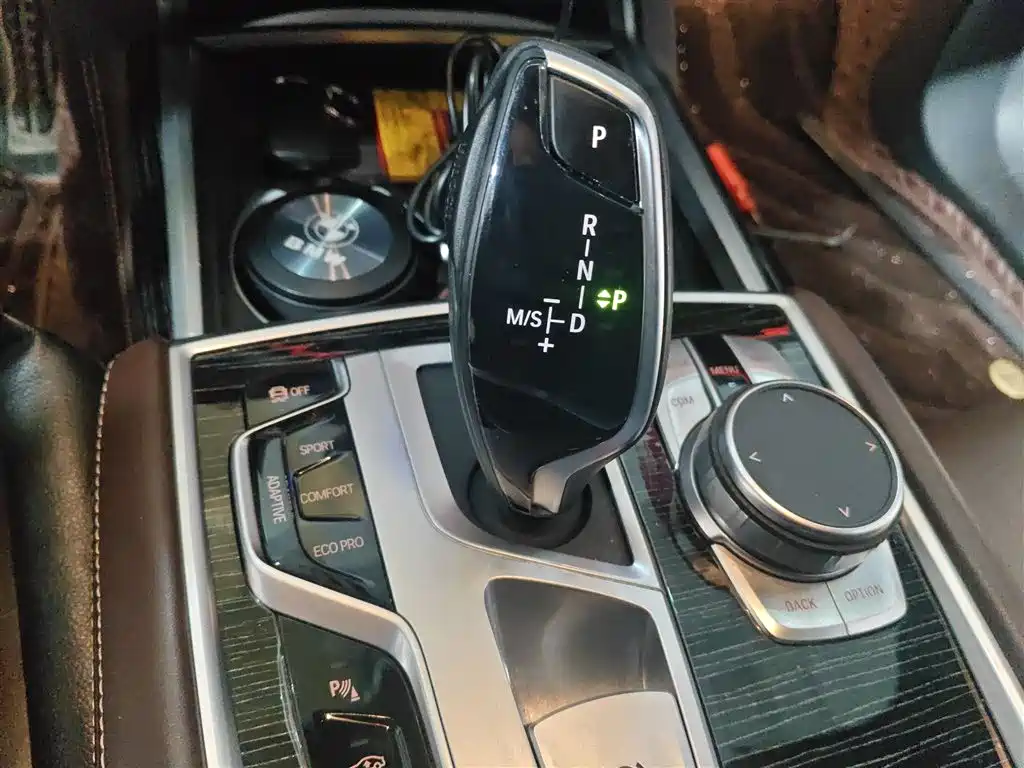 BMW 7 Series — фото 10