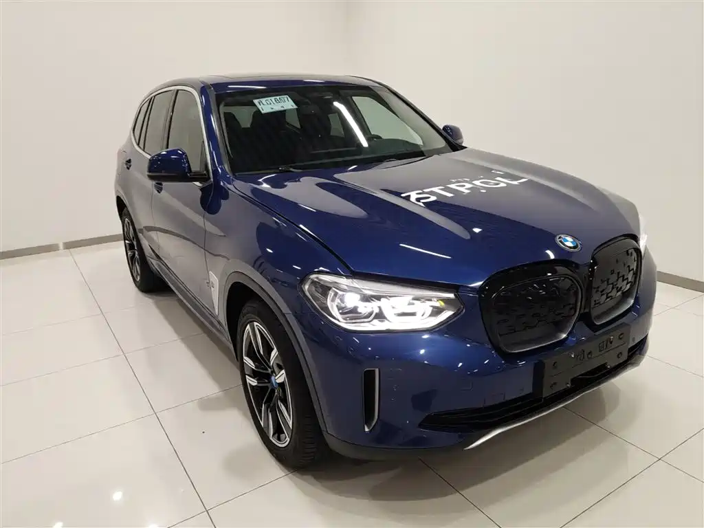 BMW iX3 — фото 22