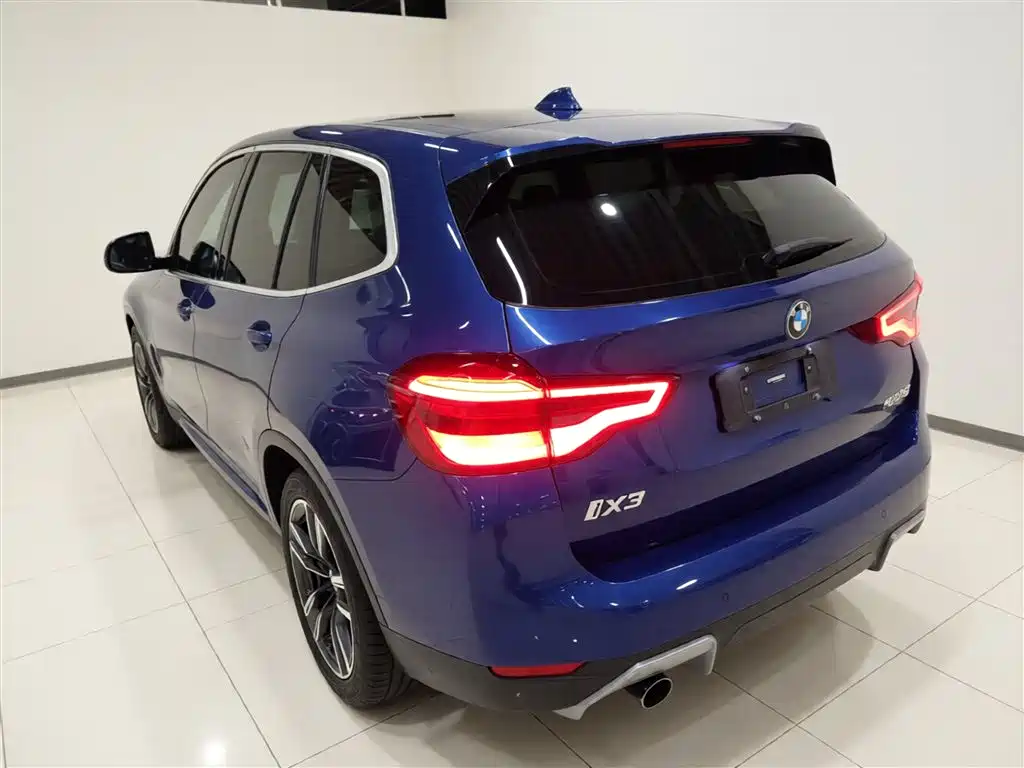BMW iX3 — фото 23