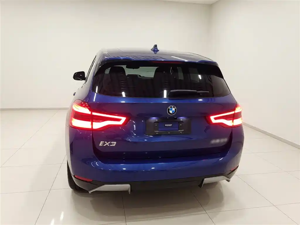 BMW iX3 — фото 4