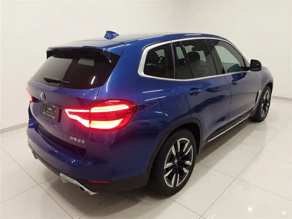 BMW iX3 — фото 5